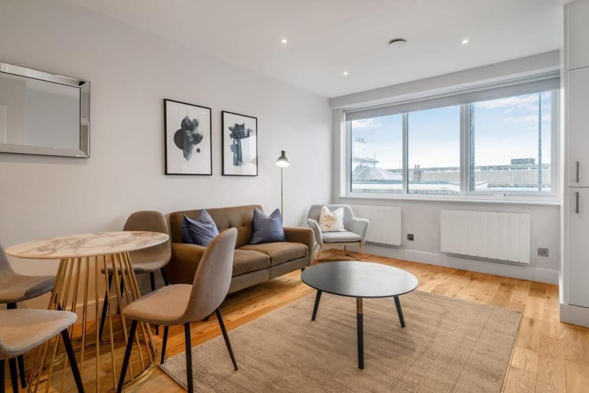 Lovely 1 Bedroom Apartment In The Heart Of Eastleigh Exterior foto