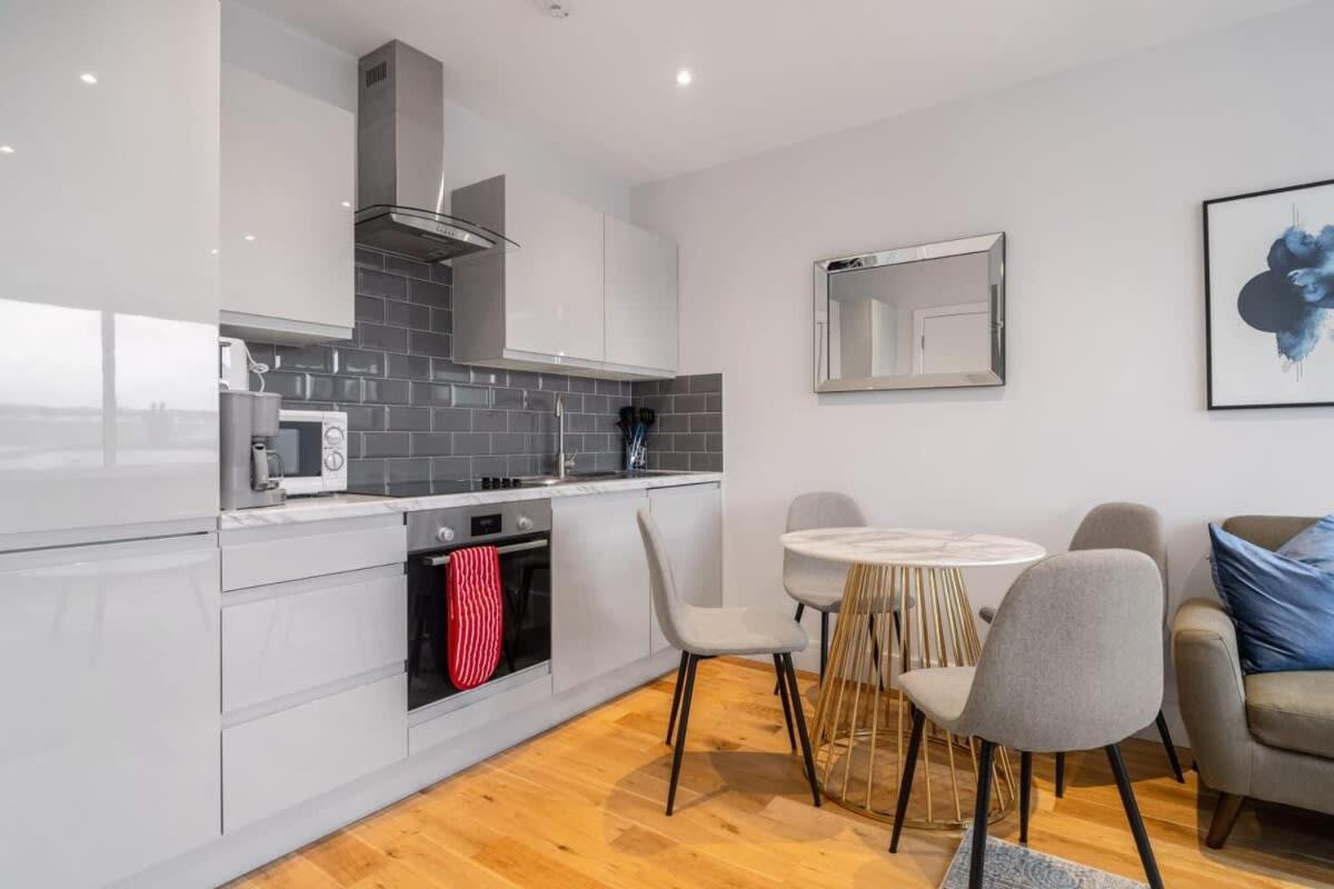 Lovely 1 Bedroom Apartment In The Heart Of Eastleigh Exterior foto